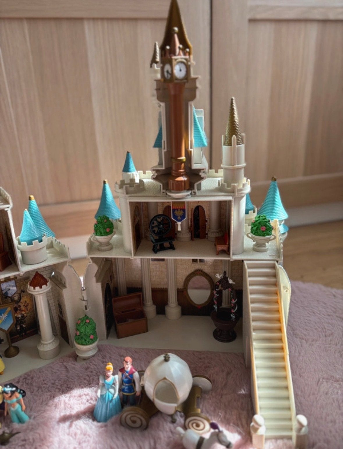 Disney Princess Kasteel met poppen en accessoires, Kinderen en Baby's, Ophalen of Verzenden, Gebruikt, Poppenhuis