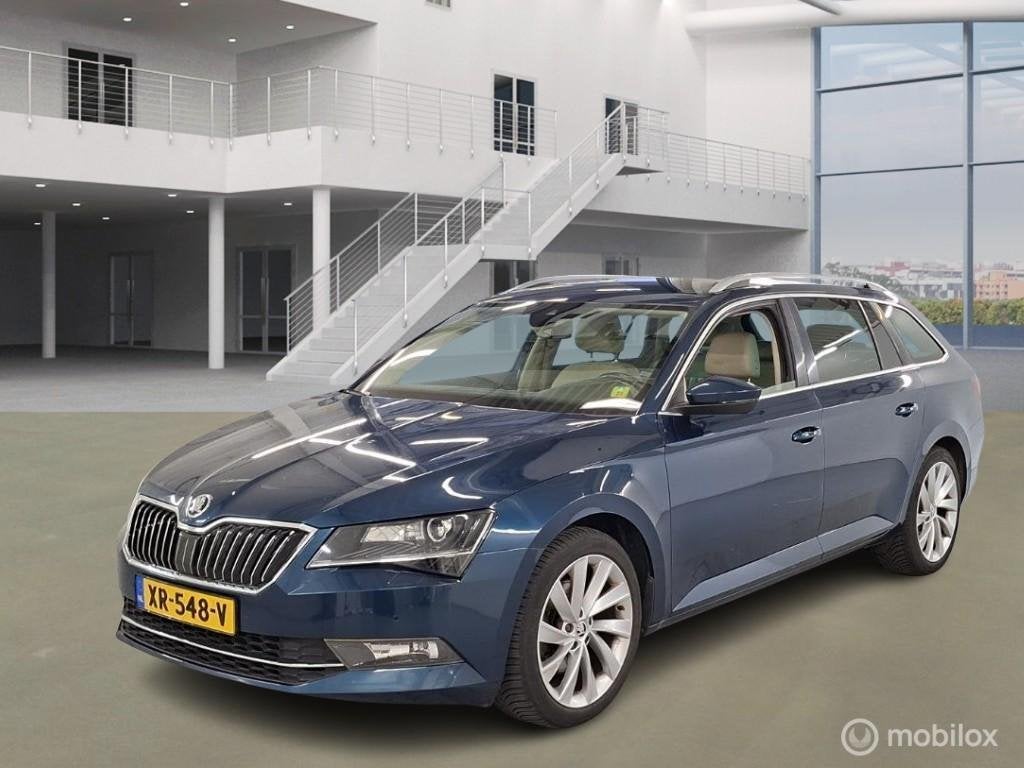 Skoda Superb Combi 1.4 TSI ACT Style Business Leer/Camera/Xe, Auto's, 1345 kg, 4 cilinders, 150 pk, Blauw