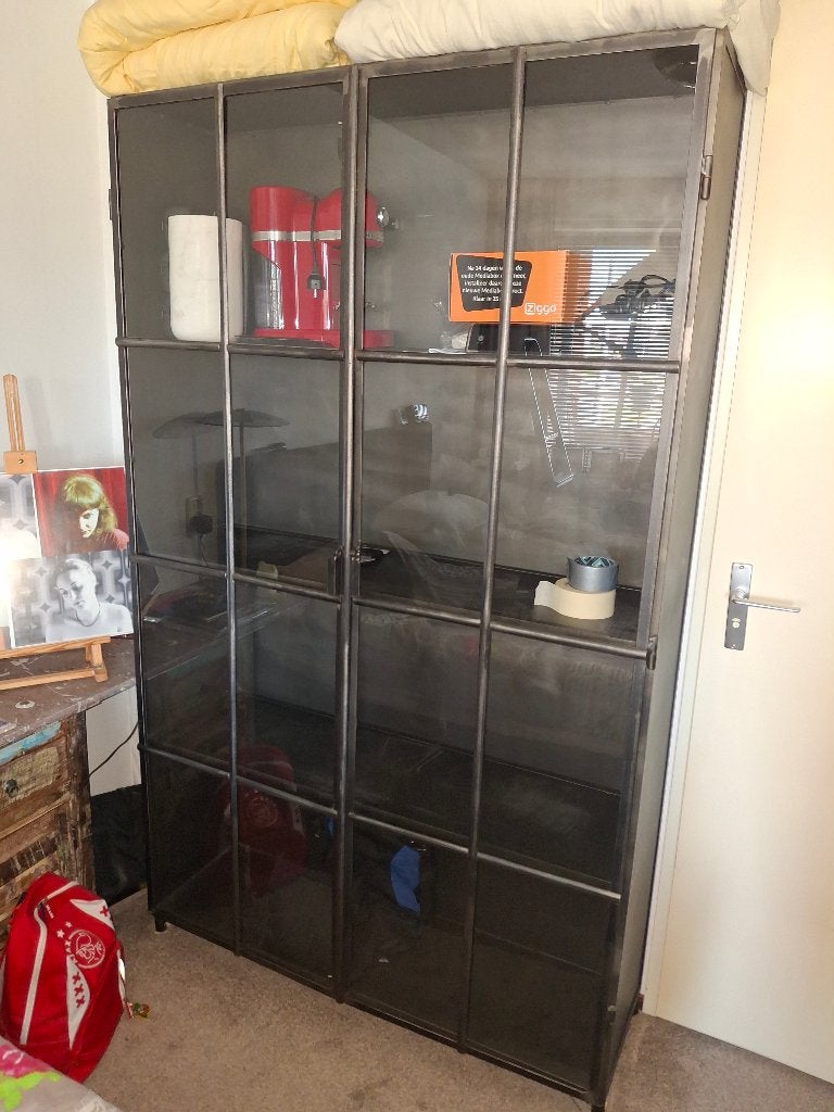 Metalen kast, Ophalen, Zo goed als nieuw
