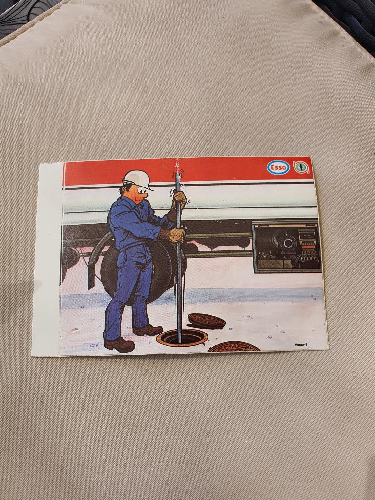 Vintage Esso sticker / plaat – Perotti illustratie, Ophalen of Verzenden