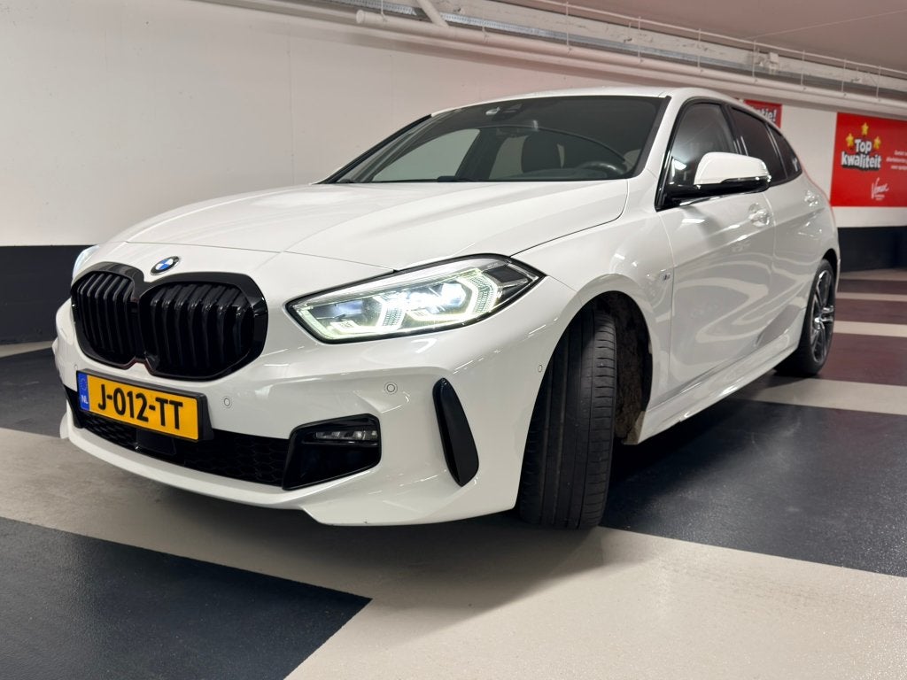 BMW 1-serie 118i M Sport | High Executive | Wit | 99.300 km, Lane Keeping Assist, Wit, Leder, Particulier