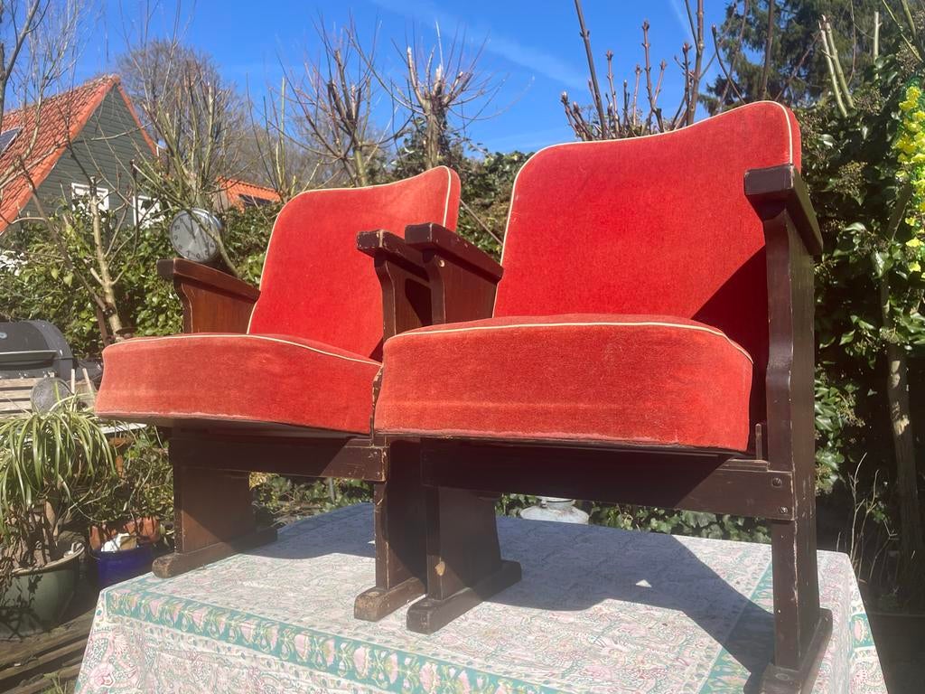 Twee authentieke theaterstoelen, Ophalen