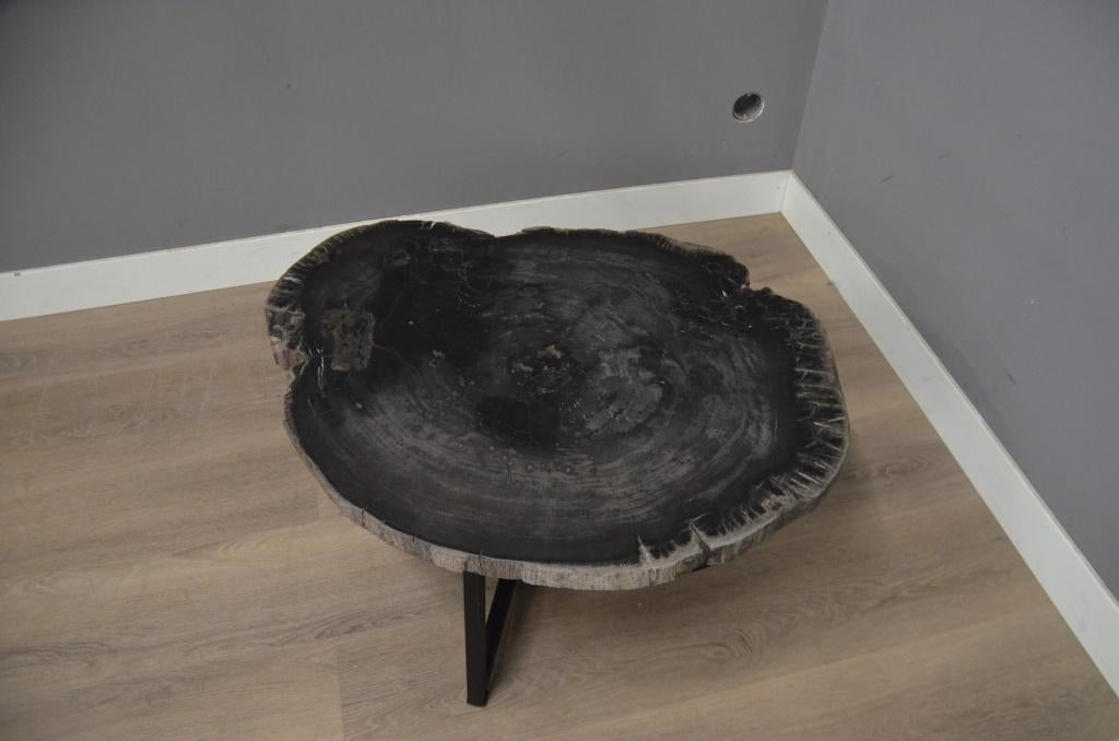 Salontafel van Zwart Versteend Hout 70 – 89 cm, Huis en Inrichting, Tafels | Bijzettafels, Minder dan 55 cm, Rond, Nieuw, Ophalen of Verzenden