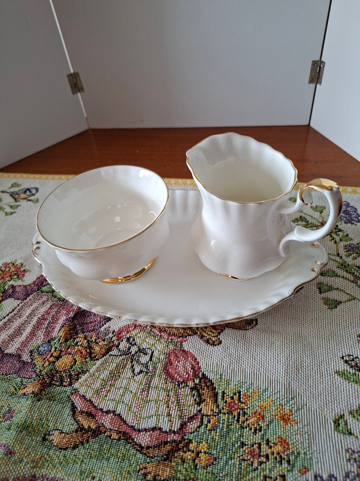 Royal Albert Val D'or roomstel 3 delig, Antiek en Kunst, Ophalen of Verzenden