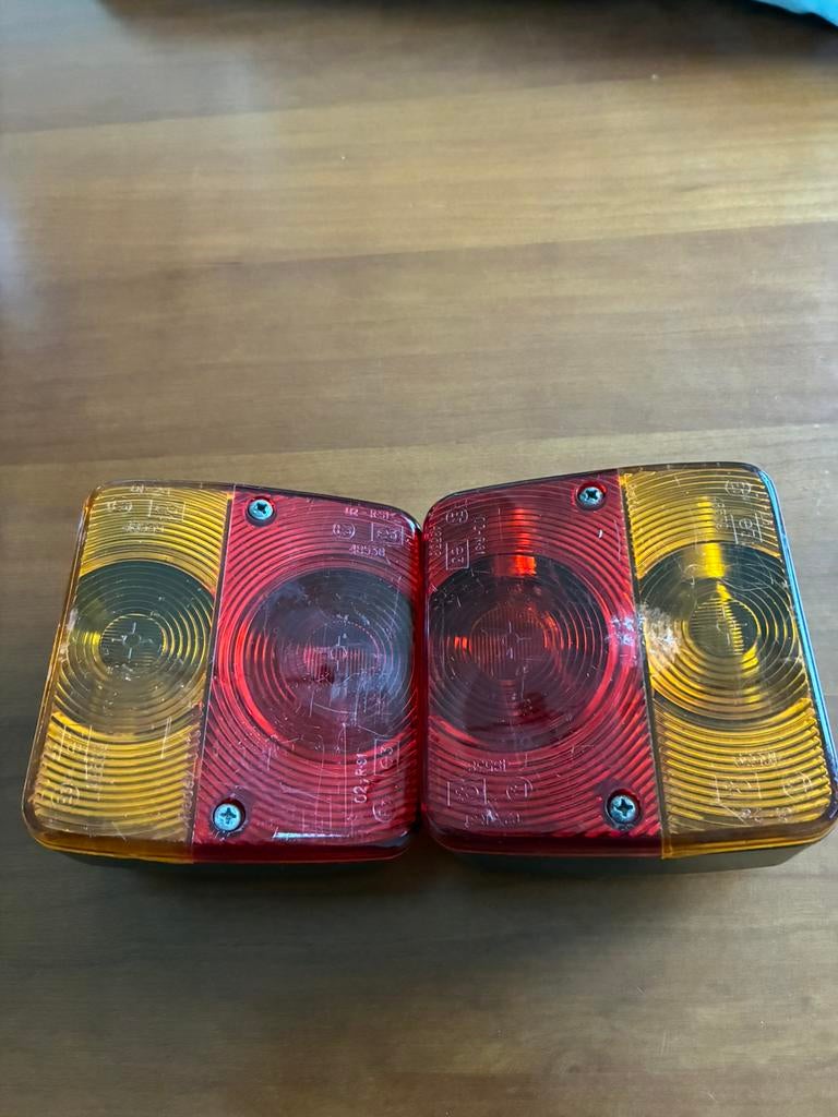 Set achterlichten met lampjes voor aanhanger of fietsdrager., Verzenden, Gebruikt, Trekhaakdrager