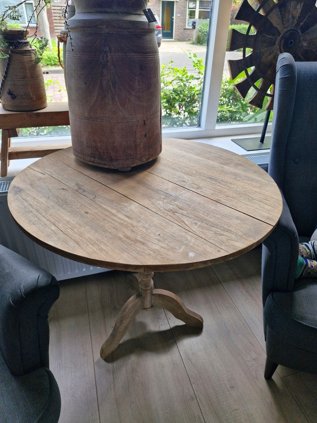 Landelijke wijntafel. Bijzet tafel, Ophalen, Hout, Gebruikt, .