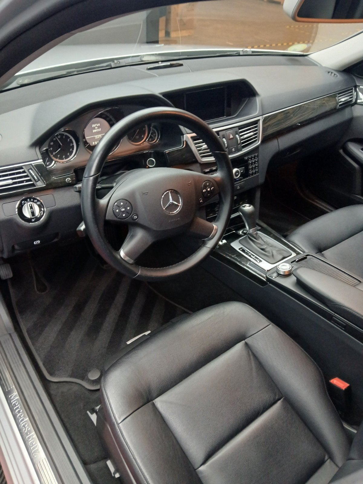 Foto 4 van Mercedes-Benz E-Klasse E220cdi Sedan Auto5W212 2009 Grijs