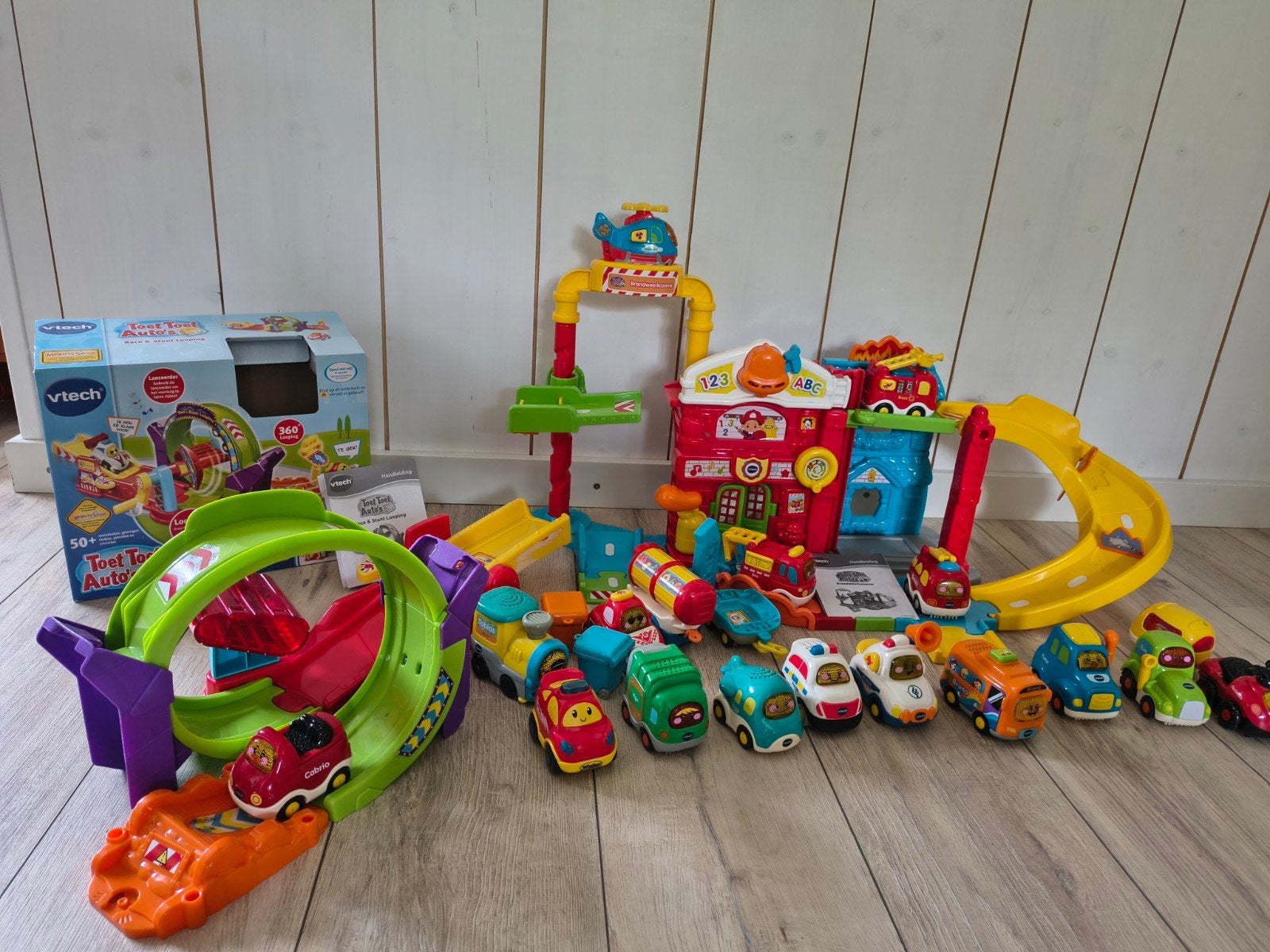 Complete Toet Toet Auto's set met Racebaan, Looping & Garage, Ophalen of Verzenden, Gebruikt