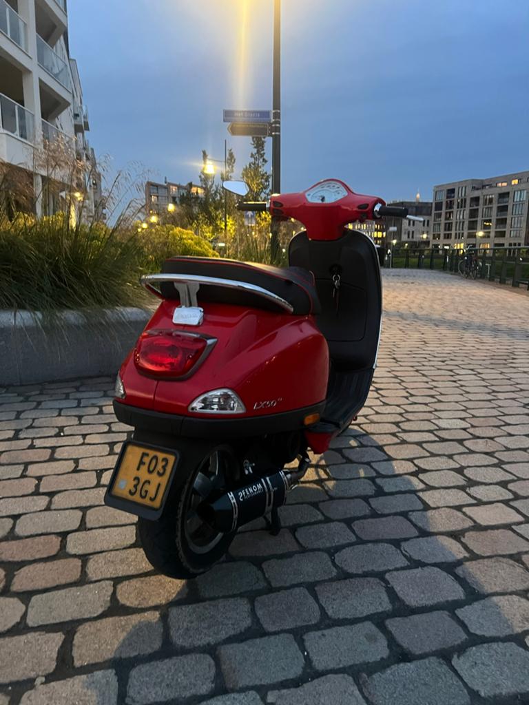 Vespa LX50 - Rood, sportieve uitlaat, goede staat, Gebruikt, Maximaal 45 km/u, Ophalen of Verzenden, Benzine
