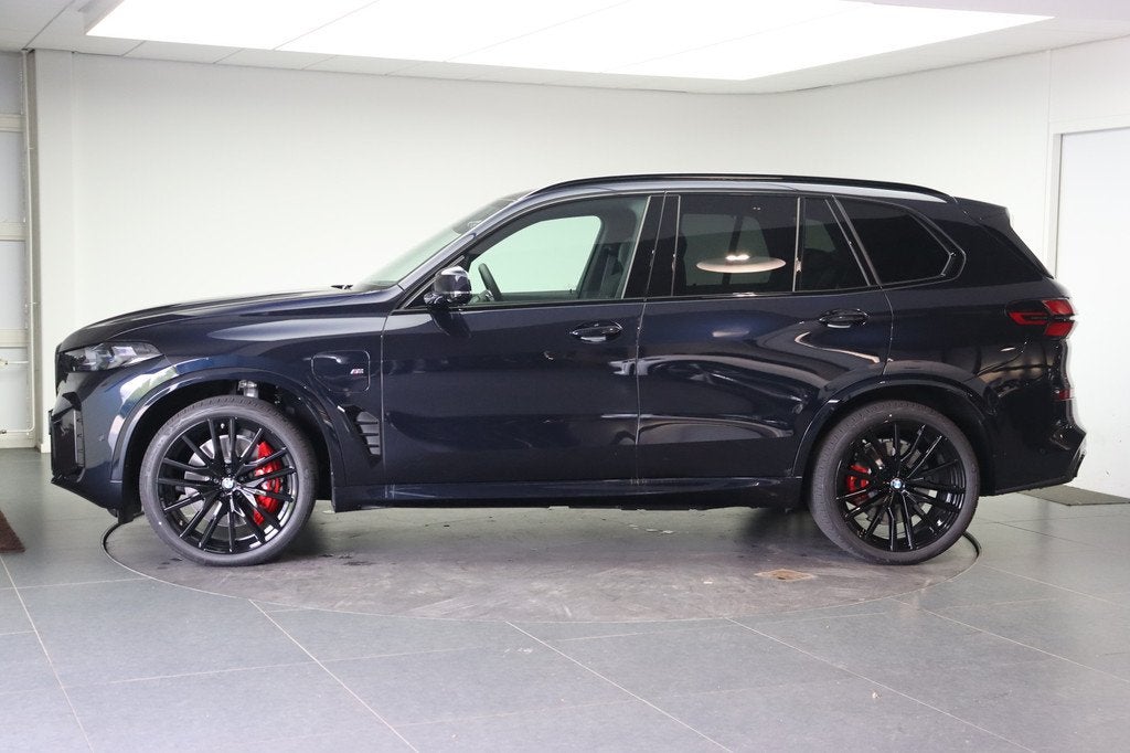 BMW X5 xDrive50e M Sport Automaat / Panoramadak / M Multifun, Auto's, BMW, Automaat, 2395 kg, Zwart, Leder