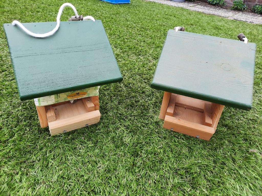 Vogelvoederhuisjes - 1 nieuw, 1 gebruikt (prima staat), Tuin en Terras, Ophalen of Verzenden, Zo goed als nieuw