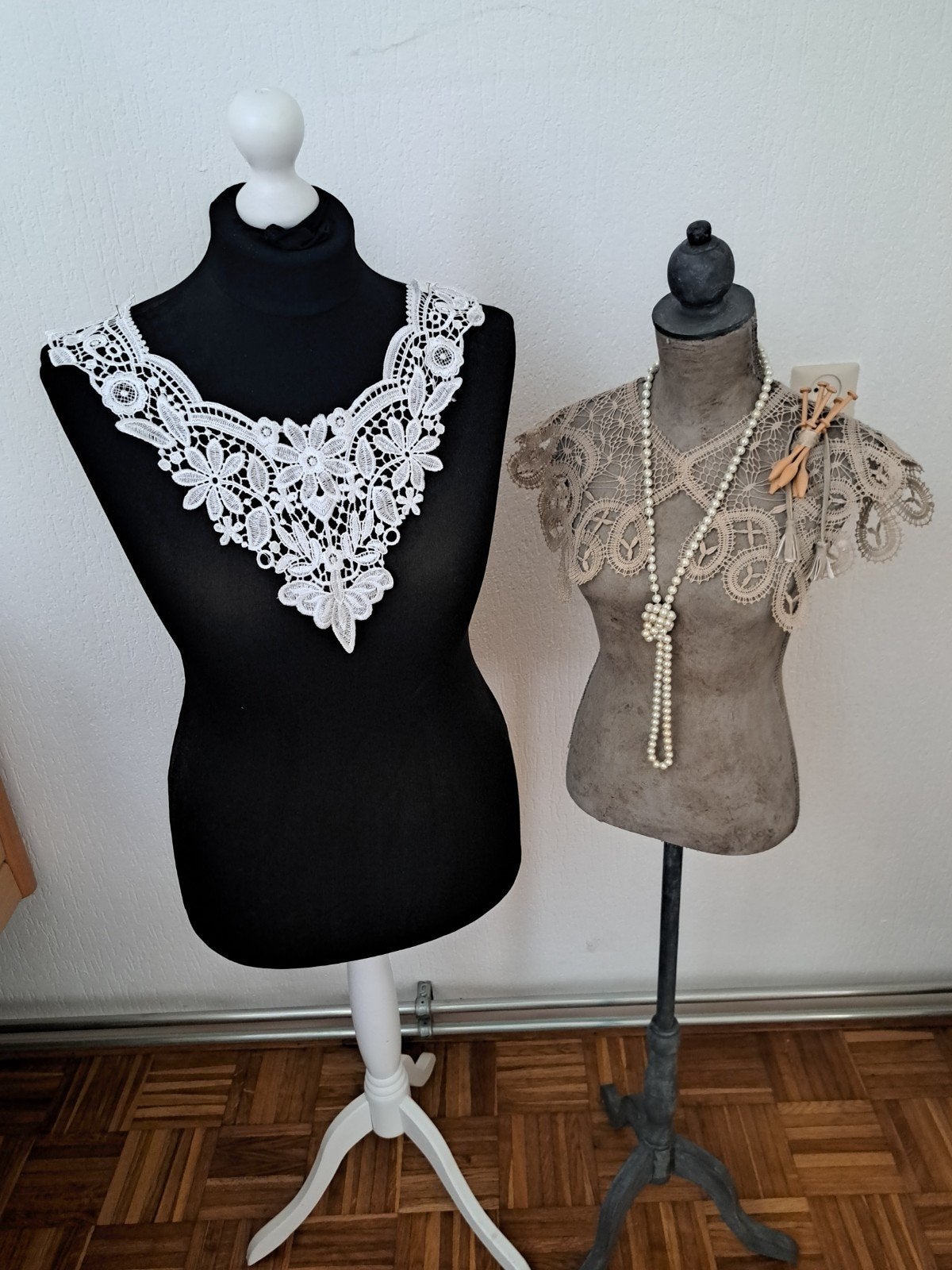 Twee Brocante Paspoppen voor Decoratie of Presentatie, Ophalen