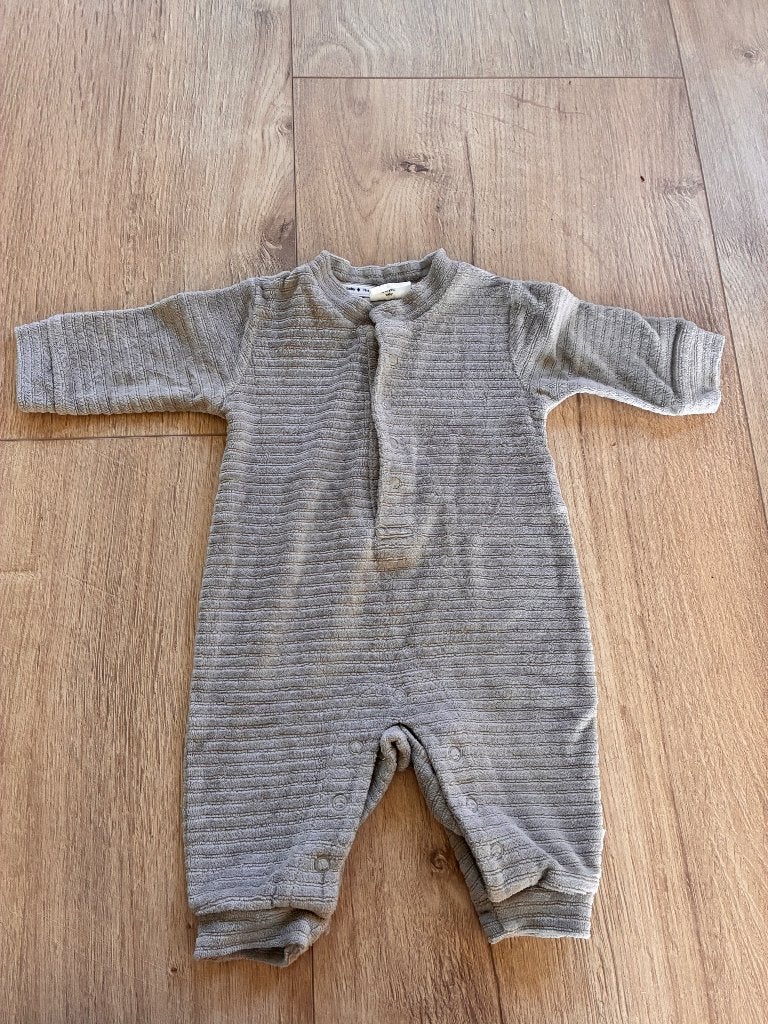 Beige zacht baby boxpakje maat 56 merk Feetje, Kinderen en Baby's, Babykleding | Maat 56, Ophalen, Jongetje of Meisje, Zo goed als nieuw