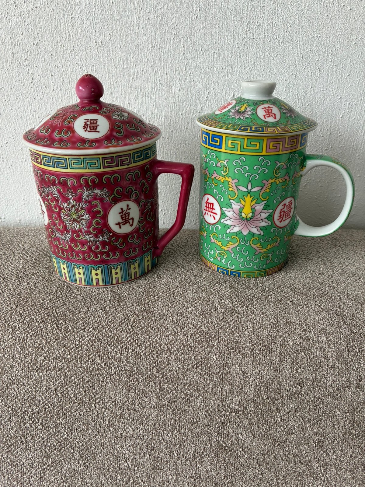 Twee Chinese bekers met deksel €15,00, Ophalen