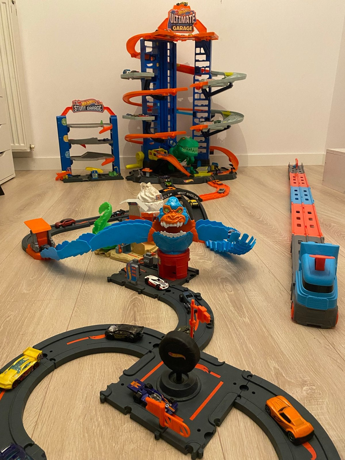 Hot Wheels Ultimate Garage met 70+ auto's en accessoires, Ophalen, Gebruikt