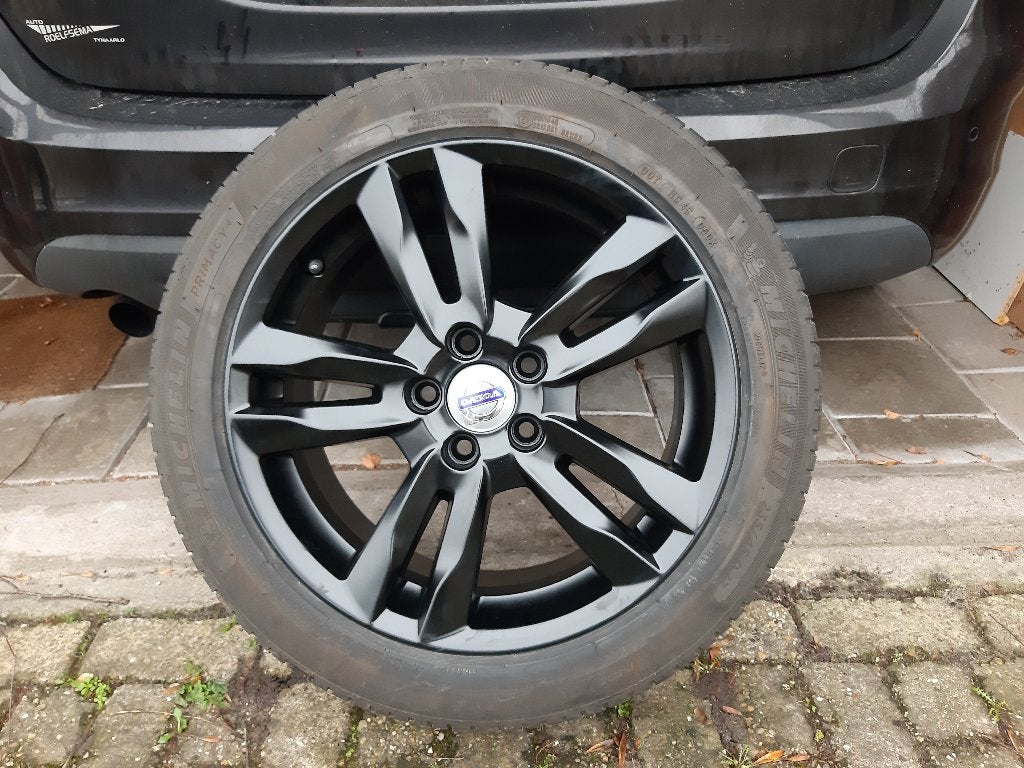 4x Zwarte velgen (LM) met zomerbanden 235/45 R17, Ophalen, Gebruikt, Banden en Velgen, 17 inch