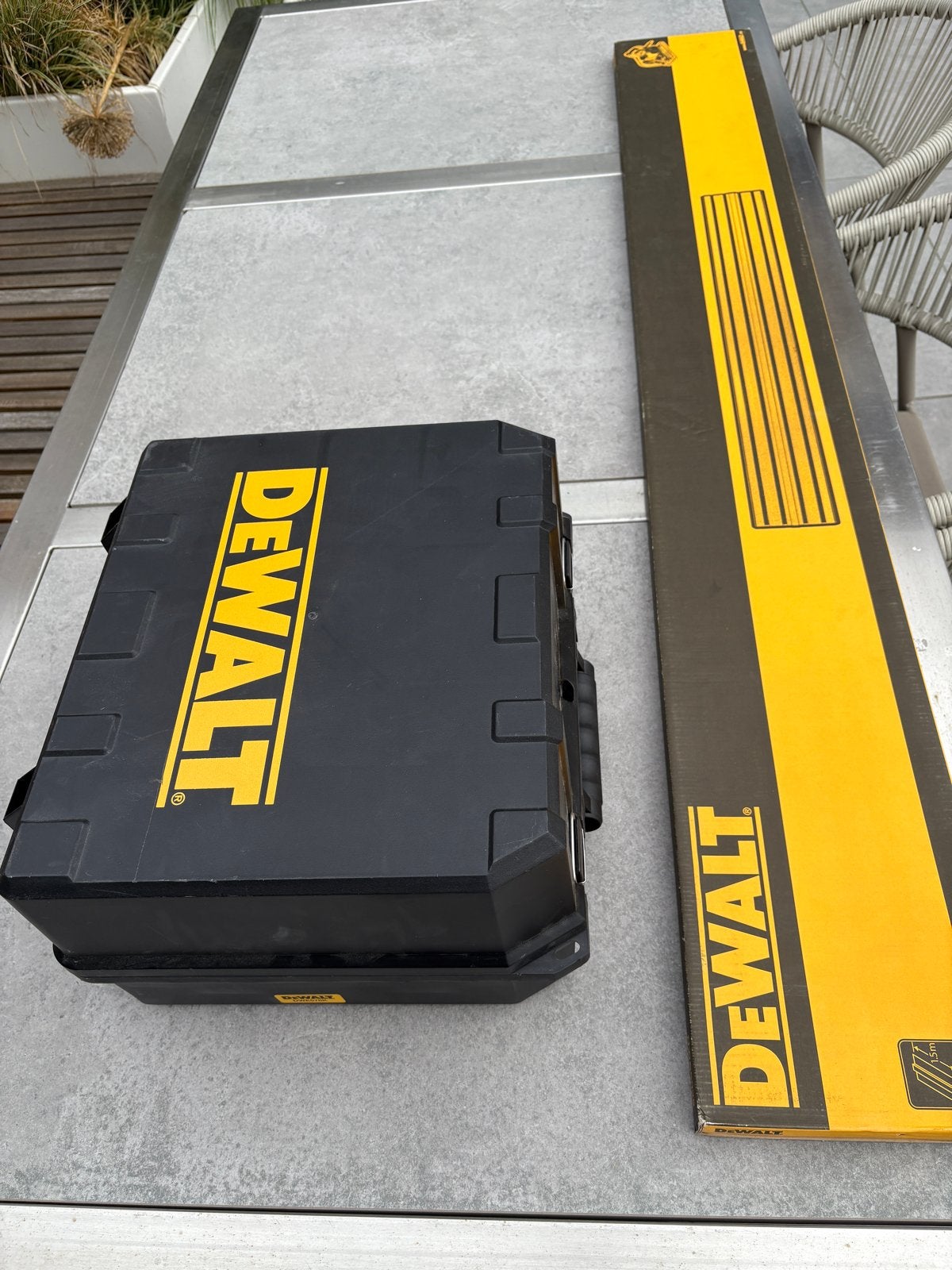 DeWalt Cirkelzaagmachine DWE576 met geleiderail, Ophalen, Cirkelzaag, 70 mm of meer, Zo goed als nieuw