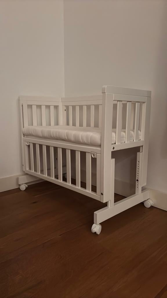 Witte co-sleeper met twee matrasjes, Ophalen, Zo goed als nieuw, Wieg