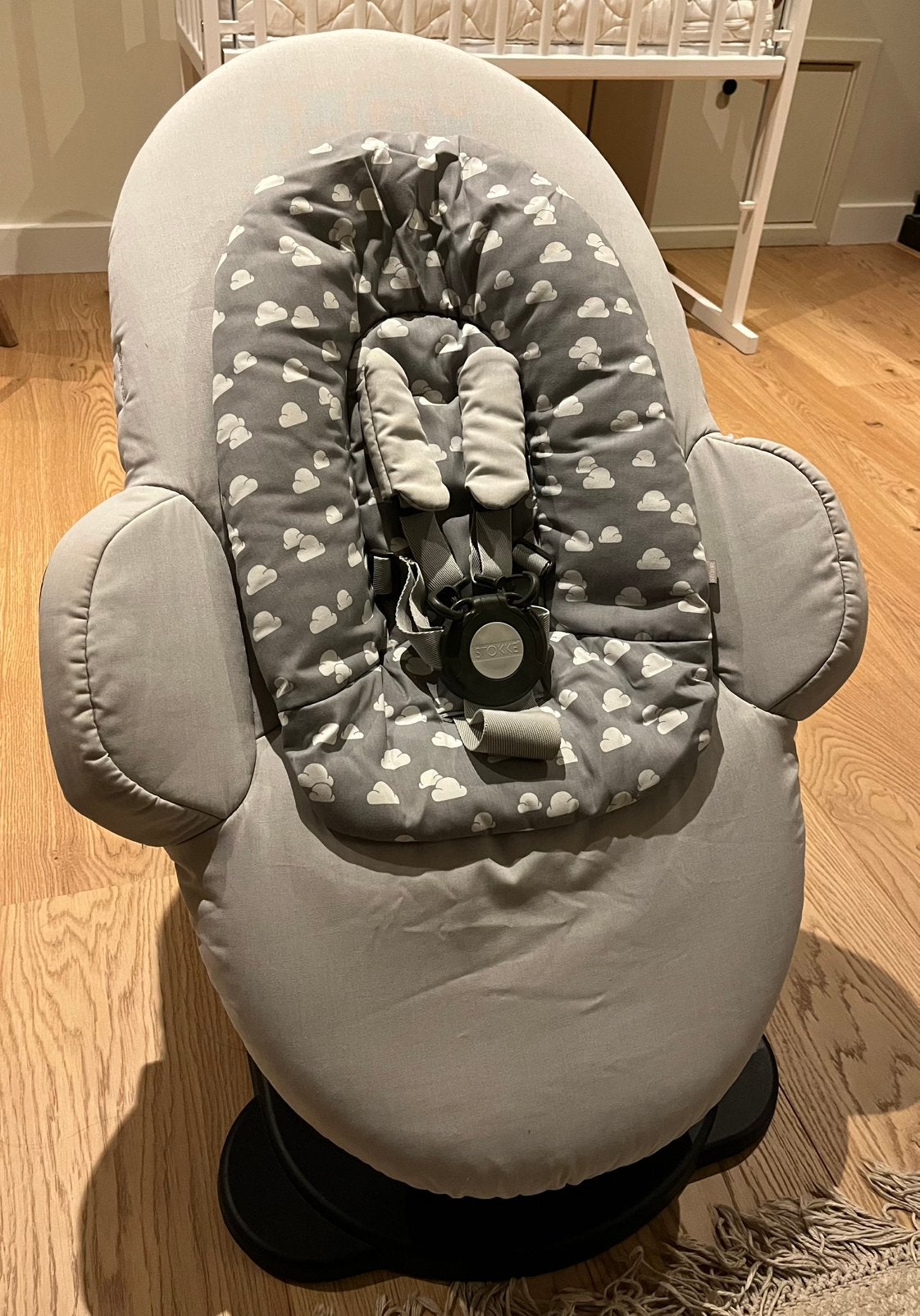 Stokke Steps bouncer grijs/zwart, Kinderen en Baby's, Overige merken, Gebruikt, Wipstoel, Met gordel(s) of riempje(s)