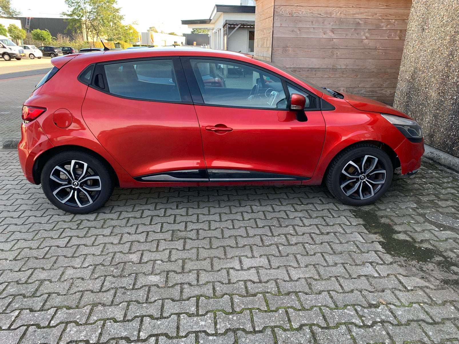 RENAULT CLIO 0.9 BENZINE AIRCO NAVI  2018 SCHADEAUTO 1950,-, Stof, Bedrijf, Sedan, 90 pk