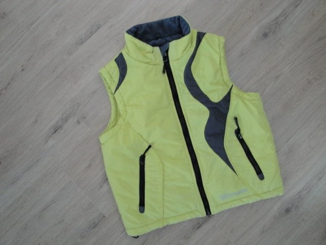Bodywarmer in mt 128 van het merk Bjórnson, Kinderen en Baby's, Bjórnson, Jongen of Meisje, Ophalen of Verzenden, Zo goed als nieuw