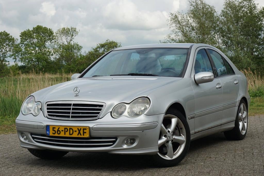 Mercedes-Benz C-klasse 180 K. Avantgarde AUT | Brilliant Sil, Auto's, Mercedes-Benz, Automaat, Gebruikt, Zwart, 1796 cc