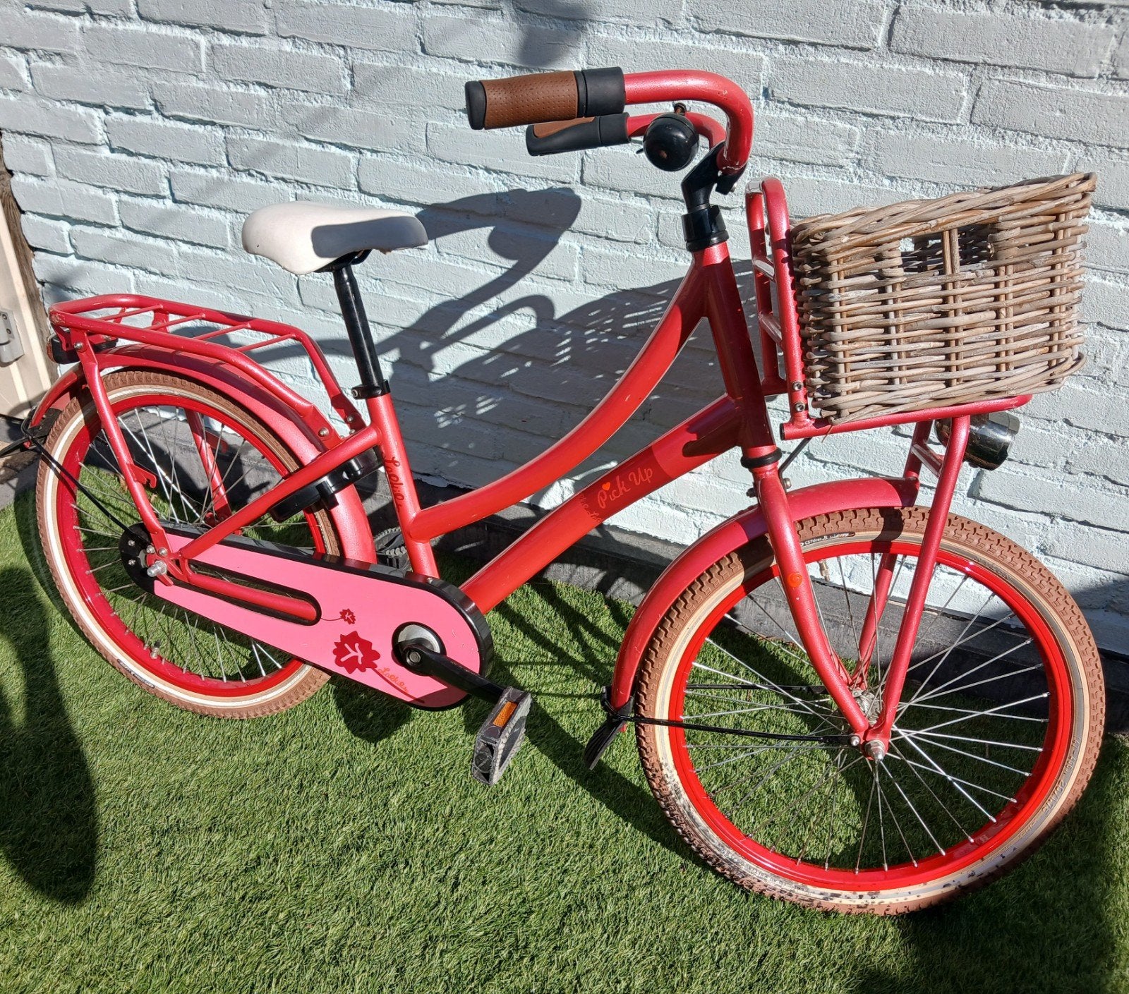 Roze kinderfiets met mandje en terugtraprem, Terugtraprem, Loekie, Ophalen of Verzenden, Zo goed als nieuw