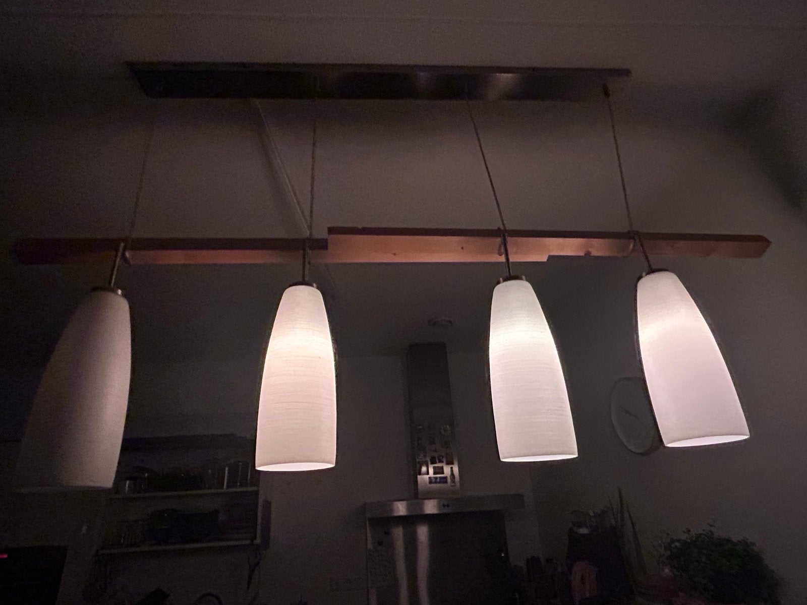 4-lichts hanglamp met opaalglas en metalen rail, Ophalen, Zo goed als nieuw, Glas