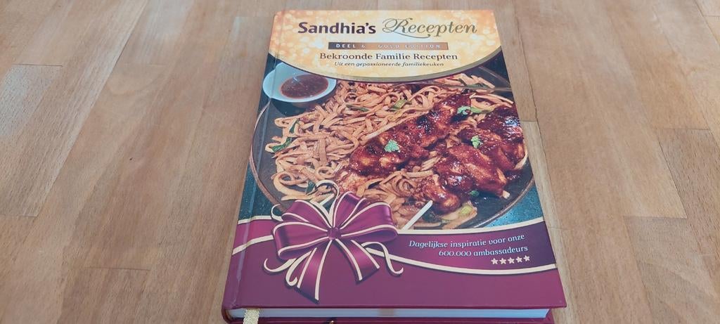 Sandhia's Recepten Deel 6 - Bekroonde Familie Recepten, Sandhia, Azië en Oosters, Ophalen of Verzenden, Zo goed als nieuw