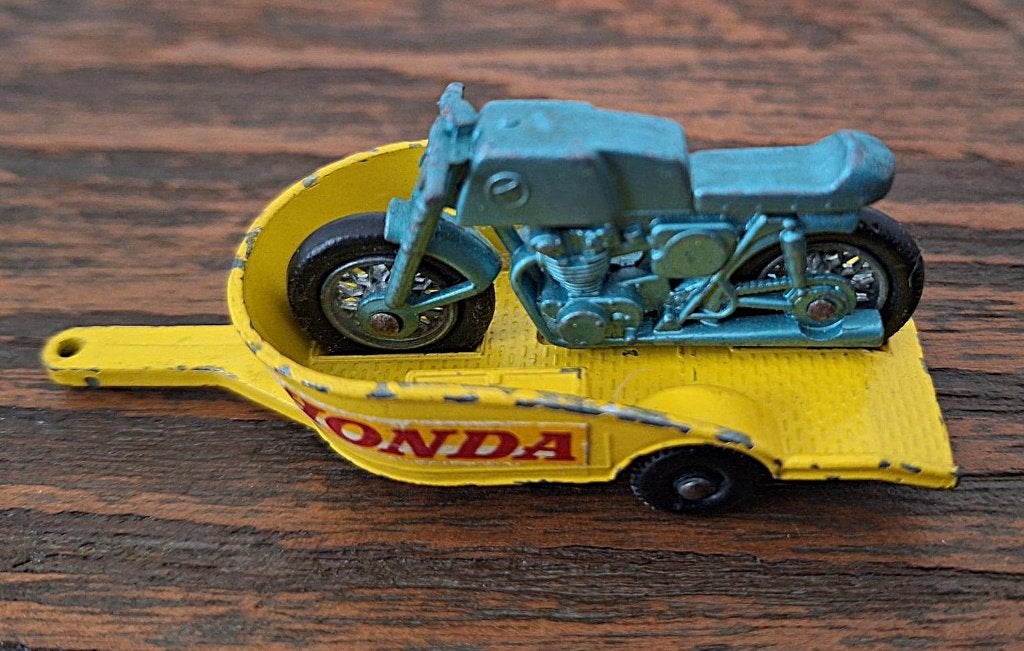 Matchbox Honda Motorfiets met Trailer Schaal 1:41, Ophalen of Verzenden, Gebruikt, Auto