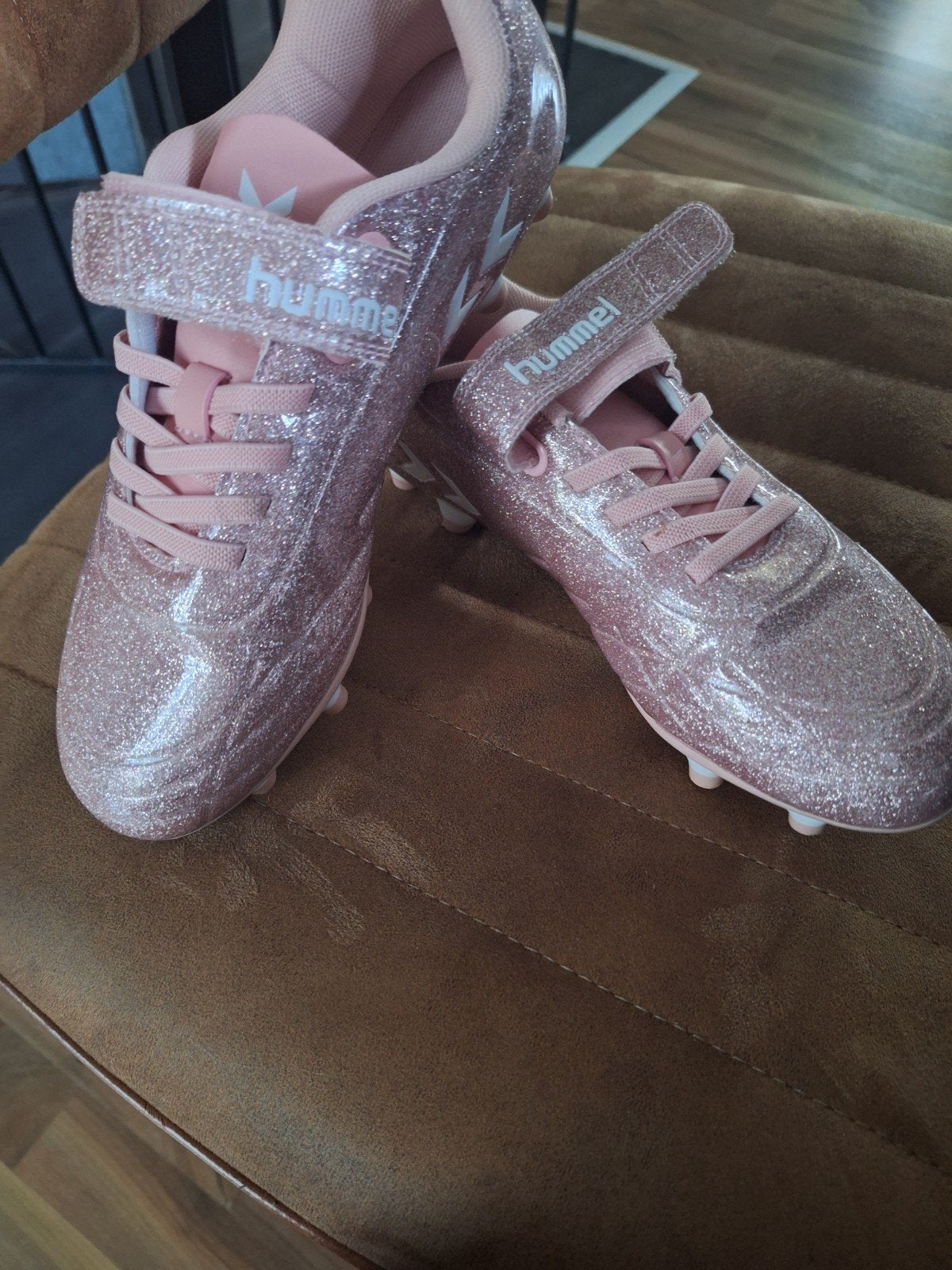 Roze Hummel voetbalschoenen maat 36, Maat XS of kleiner, Ophalen of Verzenden, Zo goed als nieuw, Schoenen