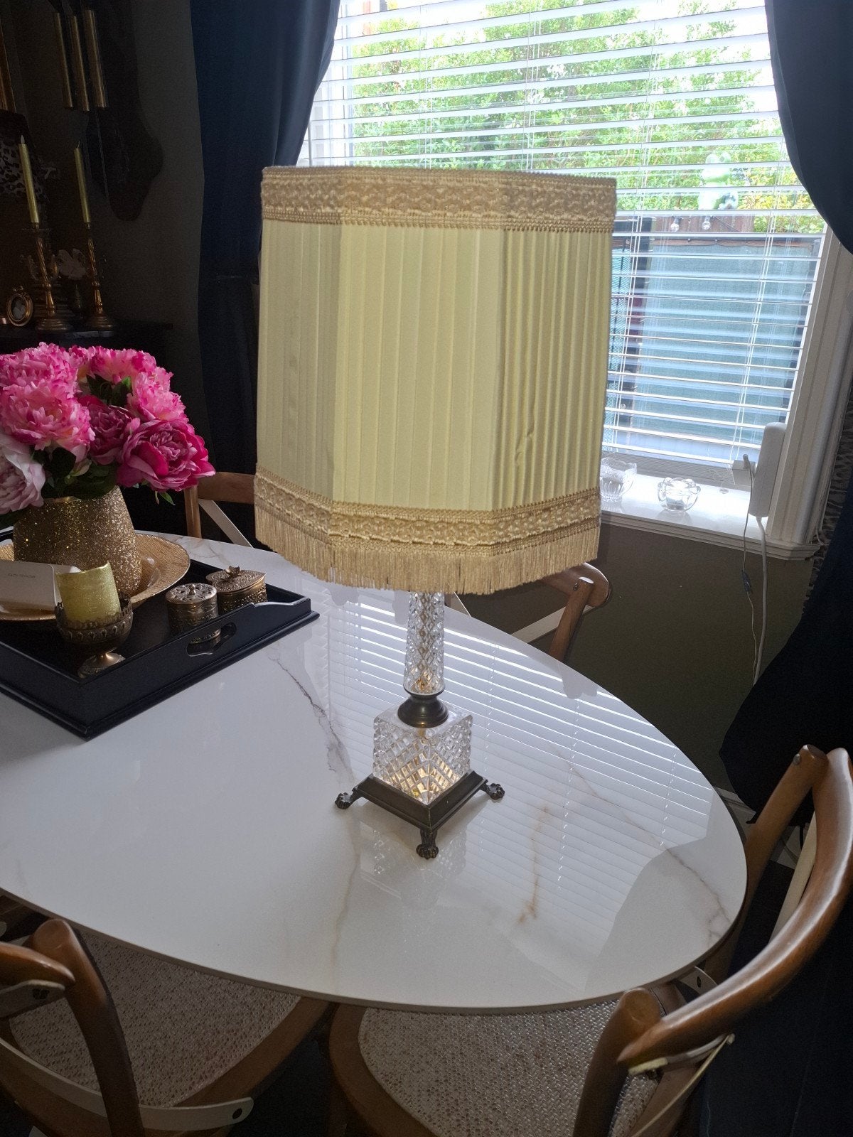 Vintage tafellamp met kristallen voet en geplooide kap, Antiek en Kunst, Ophalen