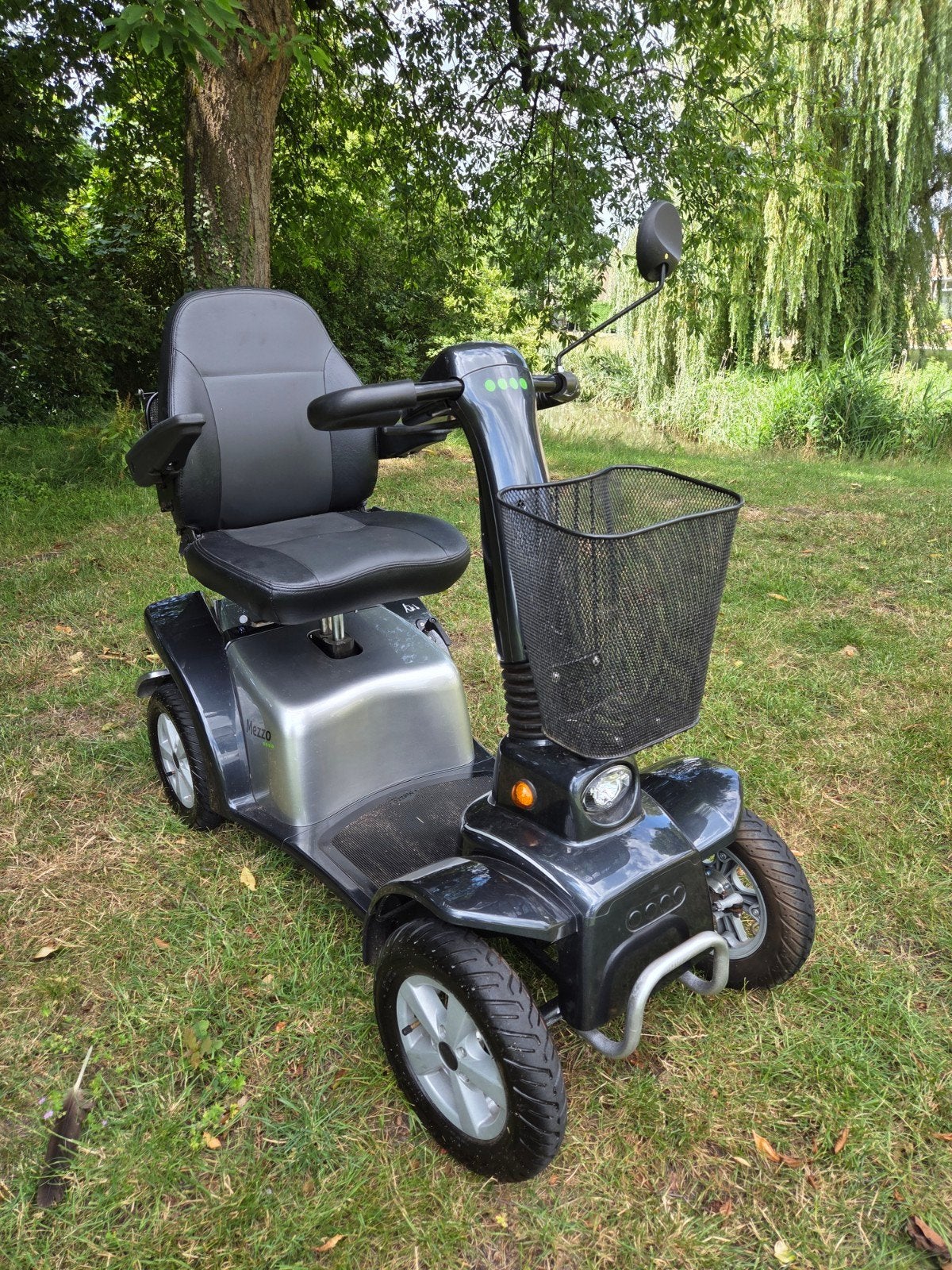 Nette Scootmobiel van life en Mobility type Mezzo 4, Diversen, Life and Mobility, Gebruikt, Ophalen of Verzenden, 36 t/m 45 km