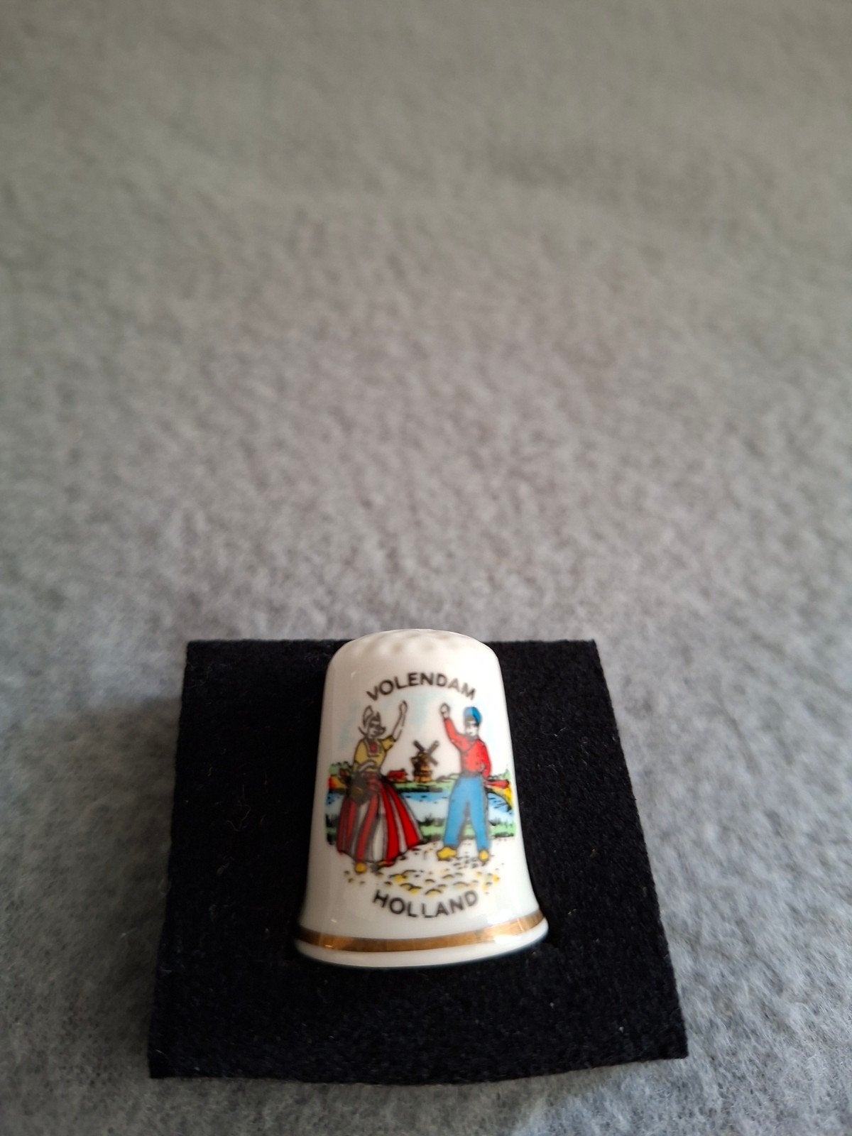 Vingerhoedje Volendam, Verzamelen, Ophalen of Verzenden, Zo goed als nieuw, Porselein, Nederland