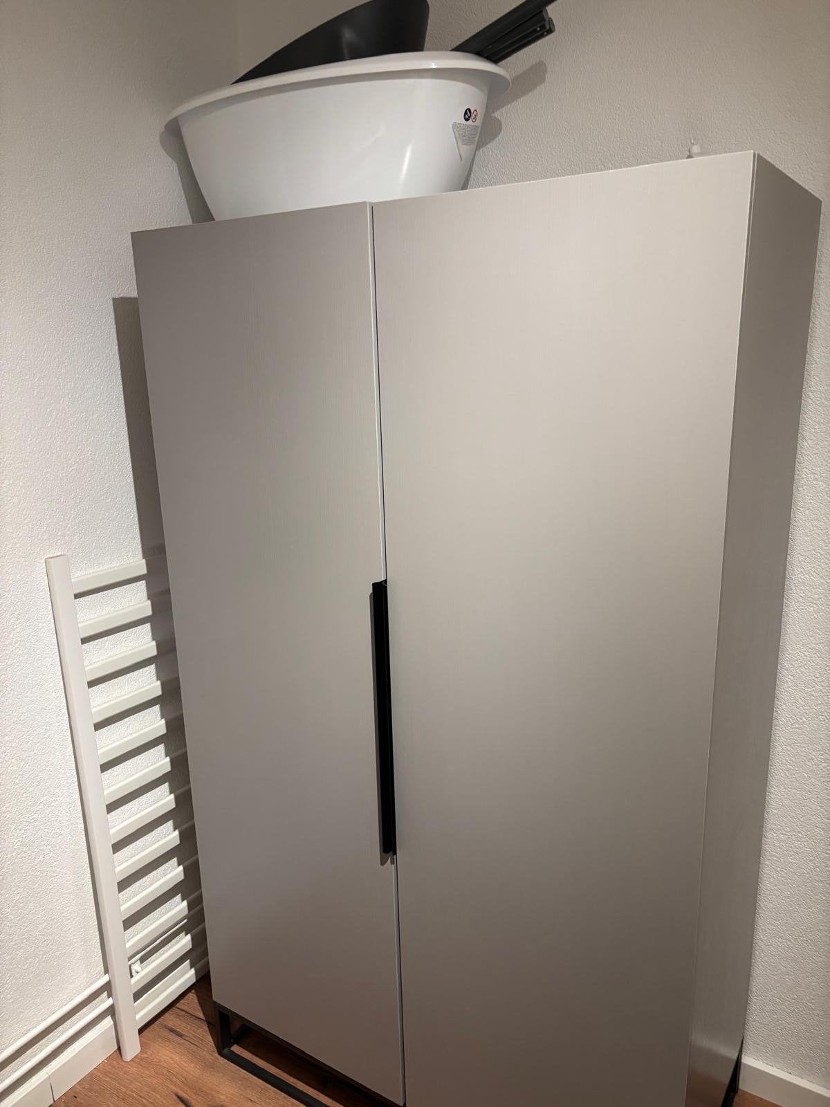 Complete babykamer: ledikant, commode, kledingkast en plank, Kinderen en Baby's, Kinderkamer | Complete kinderkamers, Ophalen