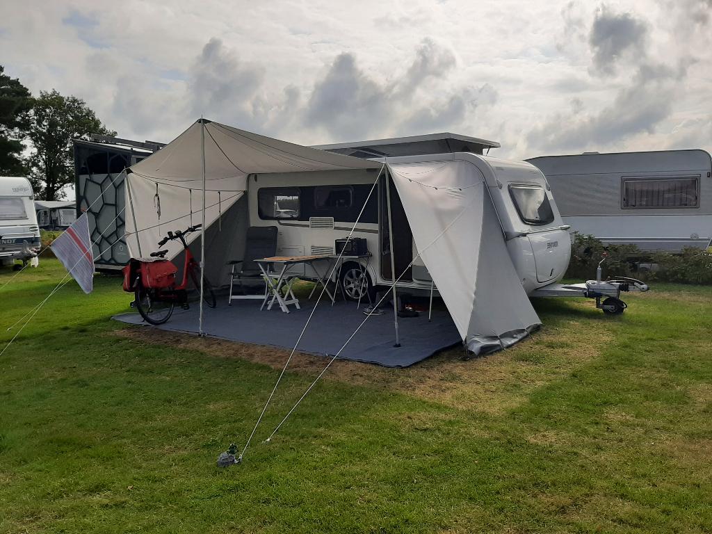 caravan eriba feeling 425 extra, Caravans en Kamperen, Caravans, Standaardzit, Dwarsbed, Particulier, 4 tot 5 meter