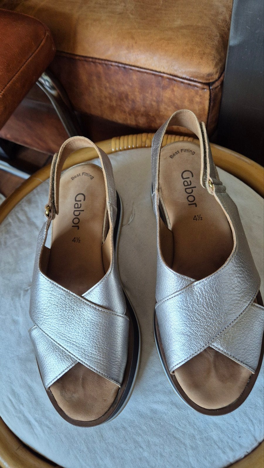 Gabor leren suede sleehak sandalen mt 37,5 goud verstelbaar, Overige kleuren, Gabor, Zo goed als nieuw, Sandalen of Muiltjes