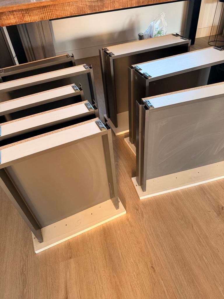 8 Keukenlades met geleidesysteem - Renovatieproject, Huis en Inrichting, Keuken | Keukenelementen, Zo goed als nieuw, Minder dan 100 cm