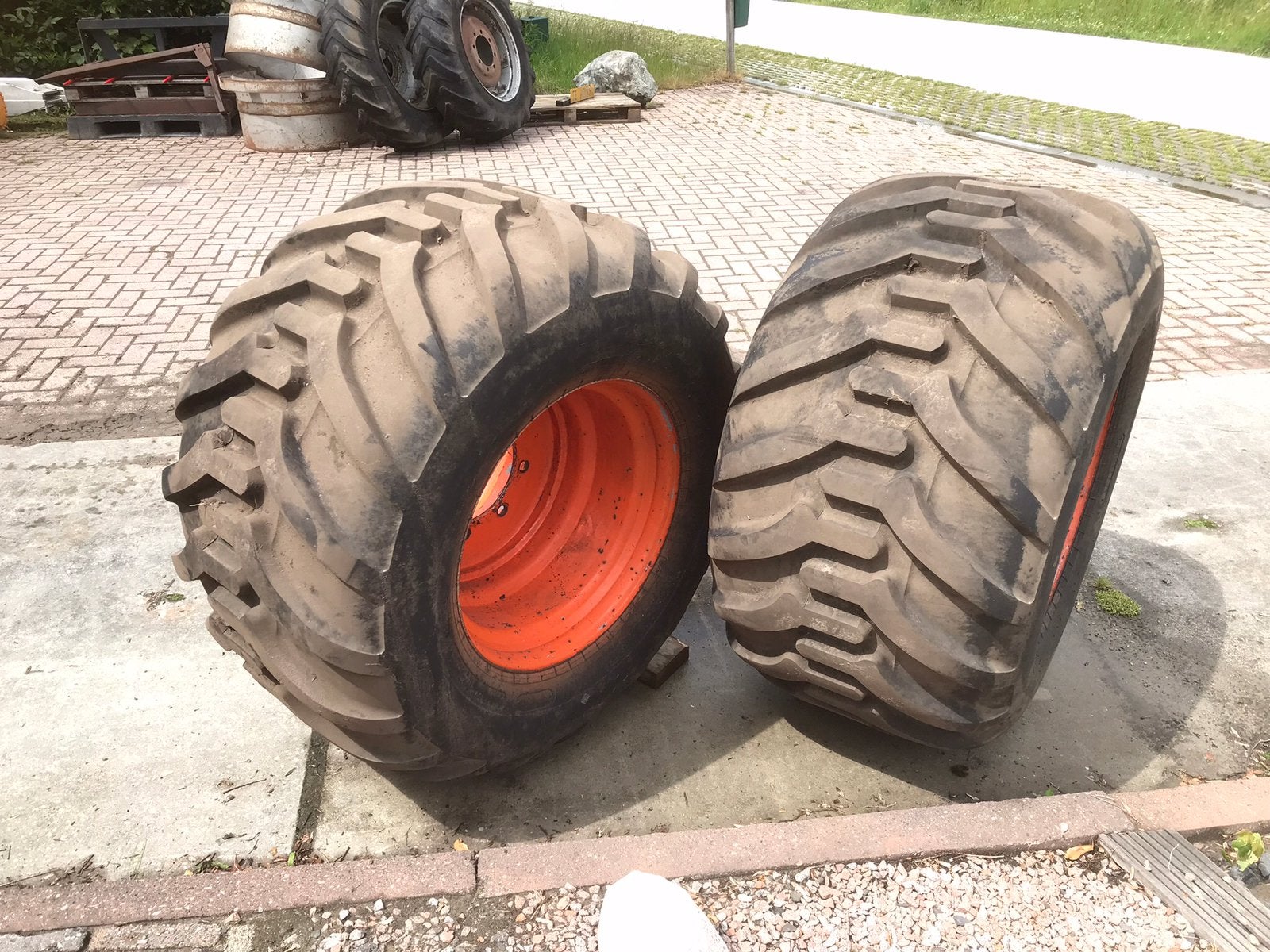 OPRUIMING - Shovel , Graafmachine , Trekker en Kieper Banden, Ophalen