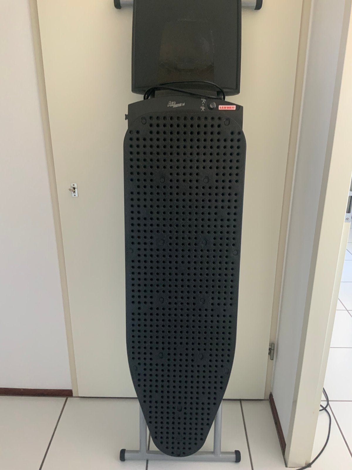 Leifheit AIR ACTIVE M, Witgoed en Apparatuur, Strijkijzers en Strijkplanken, Ophalen, Zo goed als nieuw