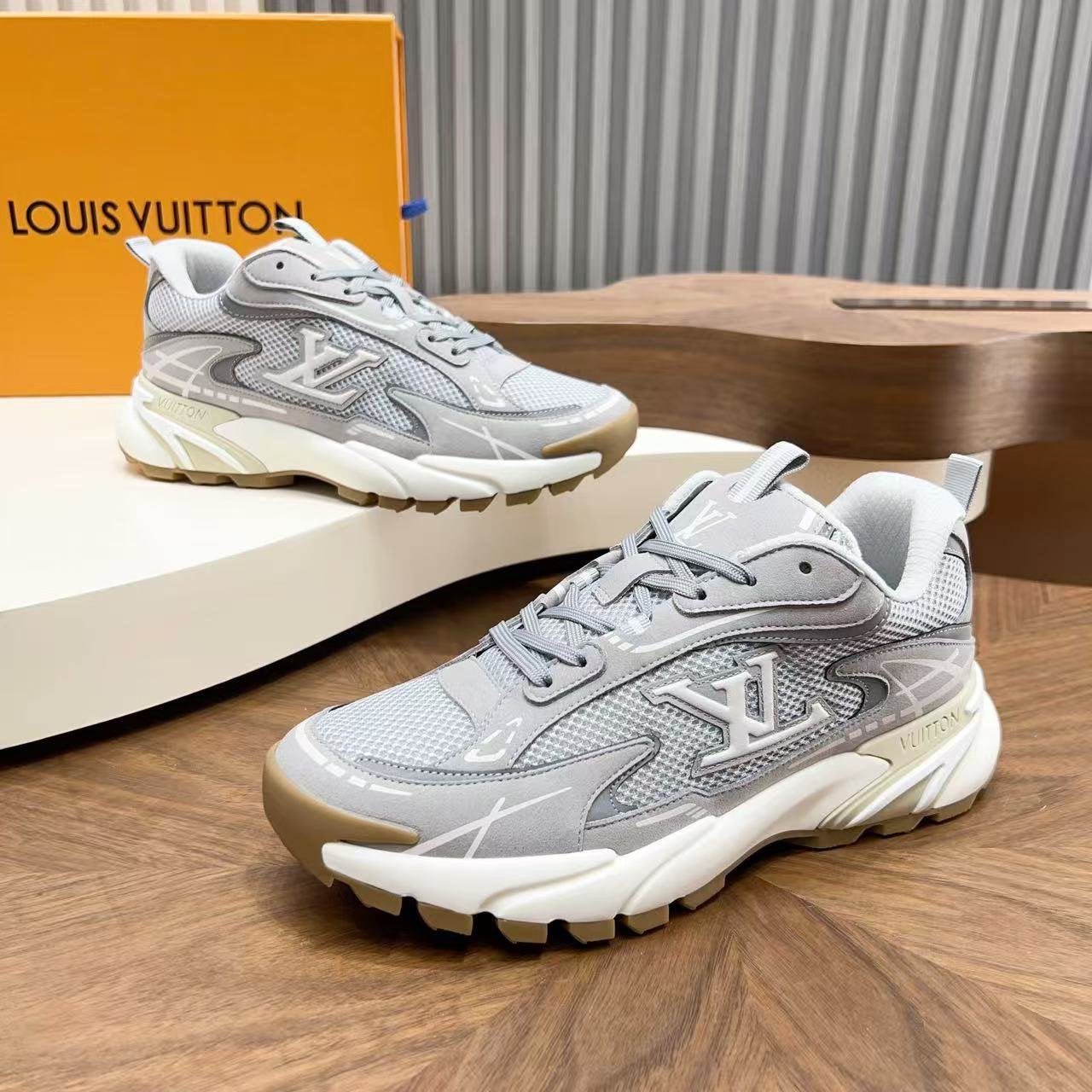 LV Tatic Runner Sneaker, Verzenden, Nieuw, Zwart
