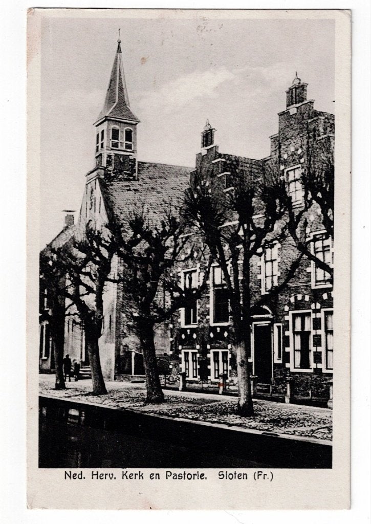 Sloten (Fr) 1944. Ned. Herv. Kerk en Pastorie., Ophalen of Verzenden, 1940 tot 1960, Gelopen, Friesland