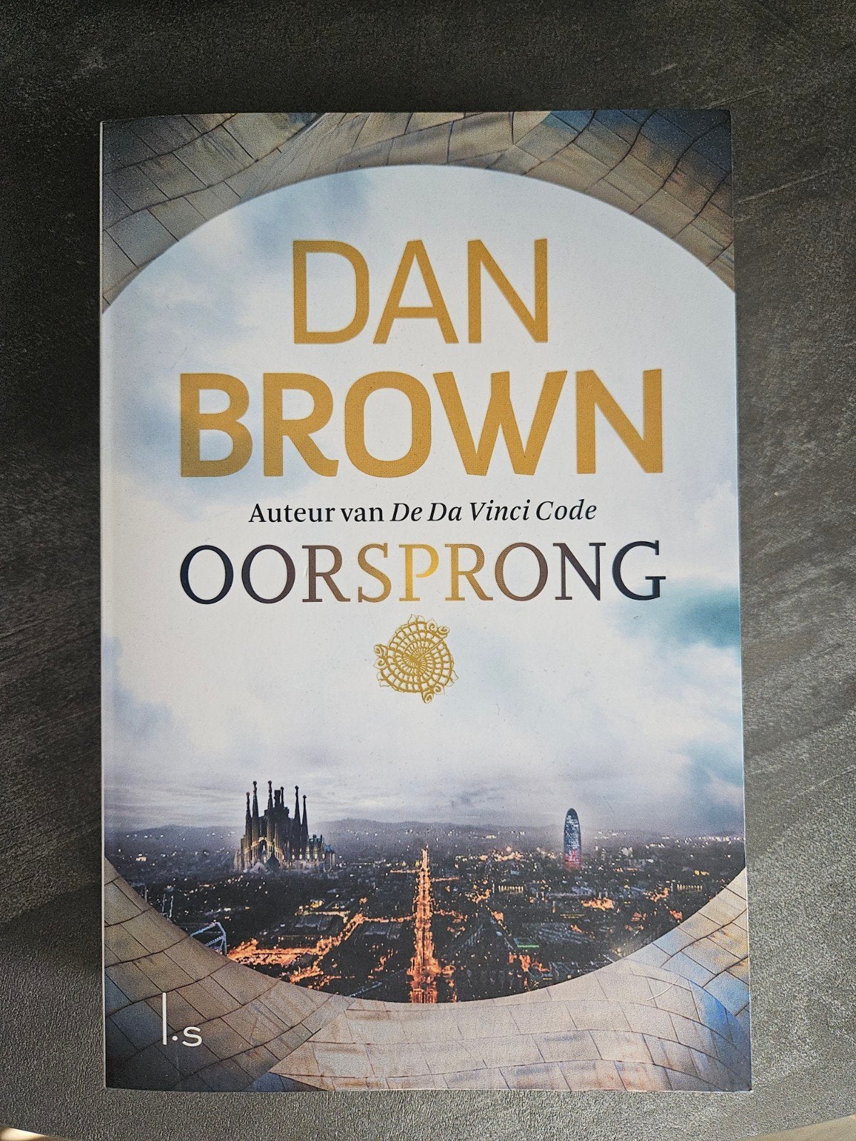 Dan Brown - Oorsprong, Boeken, Ophalen of Verzenden, Zo goed als nieuw, Dan Brown, Nederland