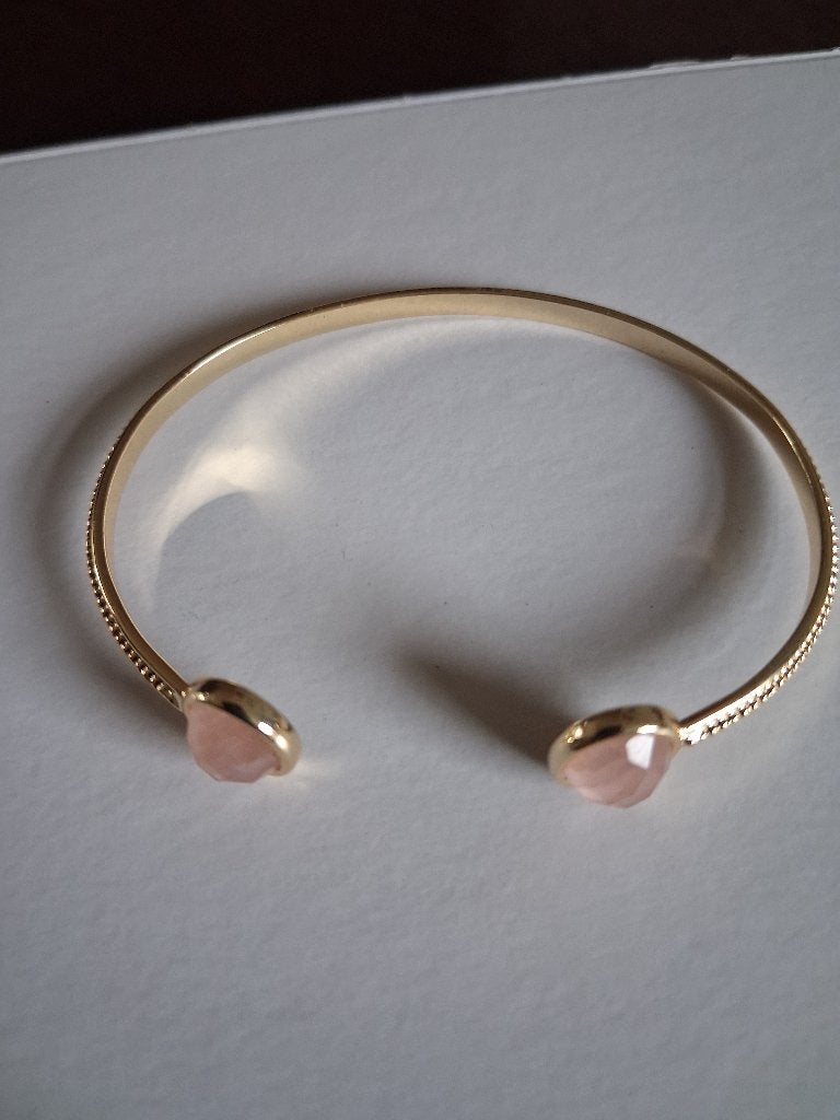 goud kleurige armband met rose steentjes, Ophalen of Verzenden, Nieuw, Goud, Zilver