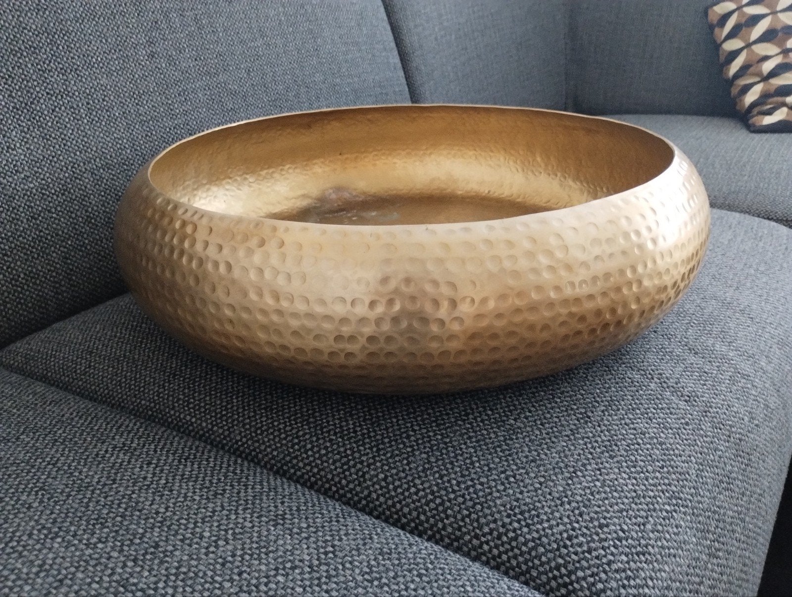 Gouden kleurige schaal Esberg Ø 50 cm - Bliving, Ophalen, Gebruikt, Schaal, Rond