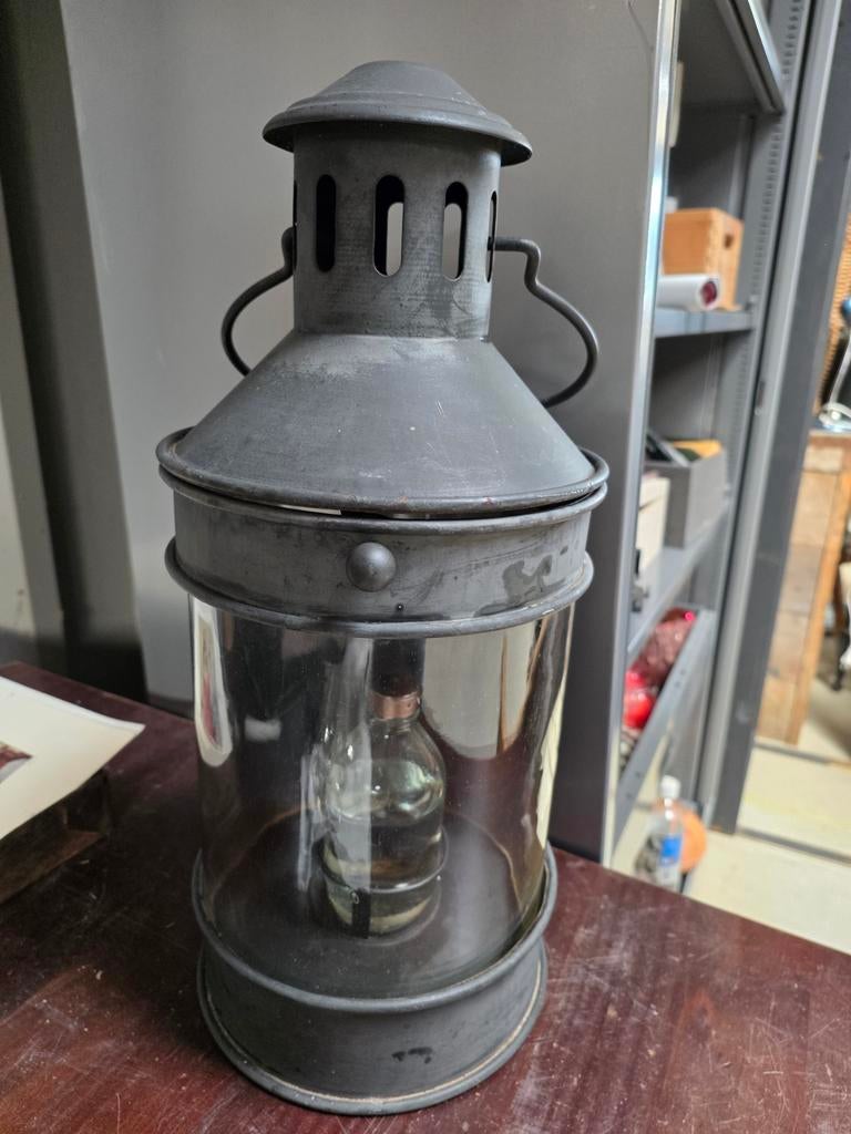 Landelijke ijzeren lantaarn, Staande lamp, Ophalen of Verzenden, Netvoeding, 50 tot 250 watt