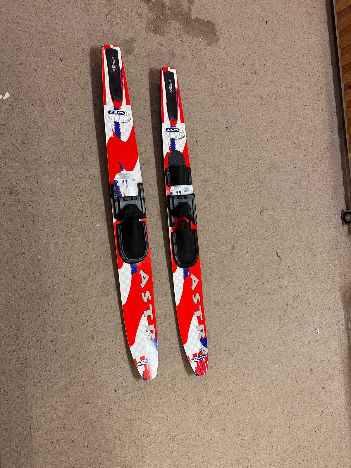 Waterski's - Astra - Rood/Wit/Blauw, Watersport en Boten, Waterski's, Ophalen, Gebruikt, 130 tot 160 cm, Waterski's