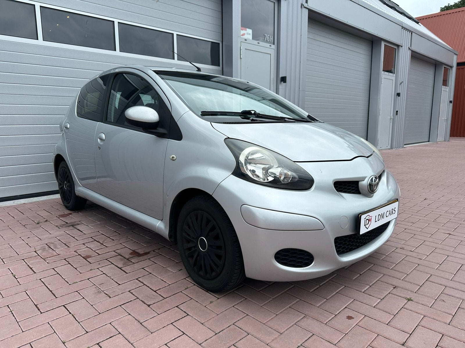 Toyota Aygo 1.0 12V Vvt-i 5DRS 2010 Grijs, Voorwielaandrijving, 4 stoelen, 68 pk, Handgeschakeld