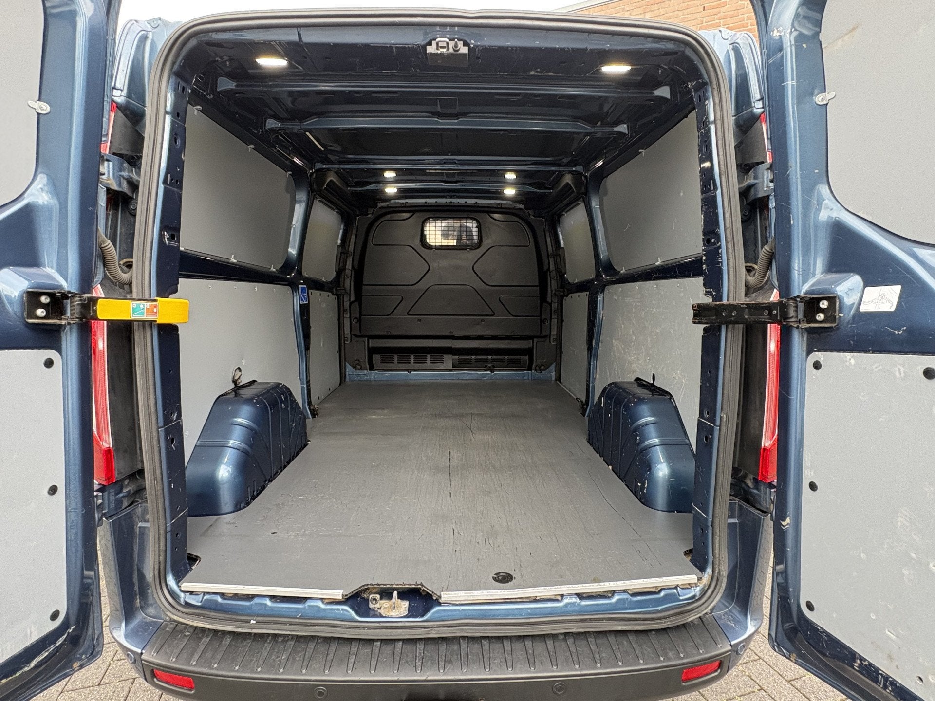Ford Transit Custom 2.0TDCI 170PK Lang Automaat / 2x Schuifd, Auto's, 4 cilinders, Met garantie (alle), Blauw, Leder