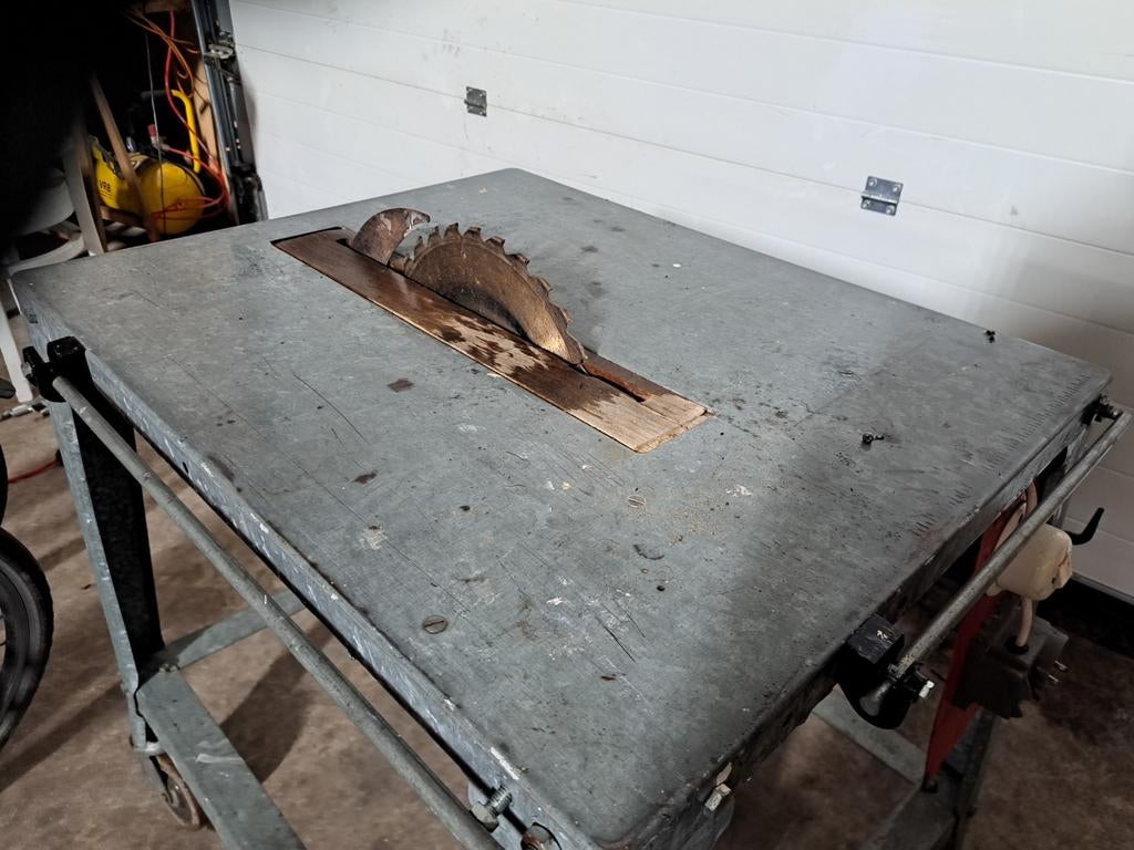 Gegalvaniseerde zaagtafel voor brandhout, Gebruikt, 70 mm of meer, Ophalen of Verzenden, 1200 watt of meer